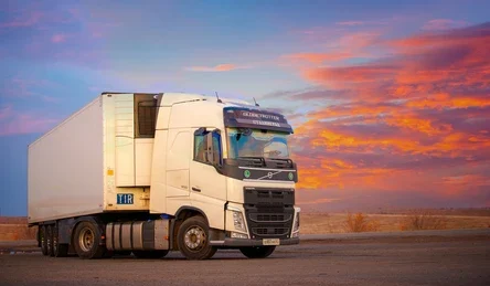 Chiller Truck Rental in Abu Dhabi